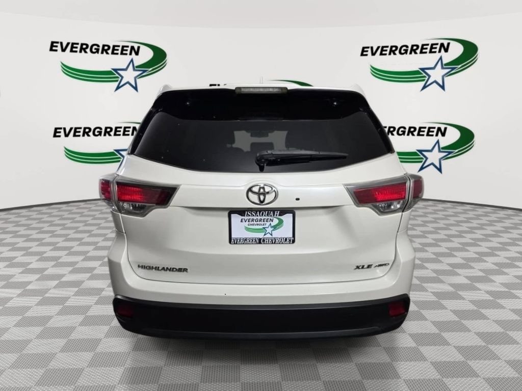 Used 2015 Toyota Highlander XLE AWD/4WD image 4