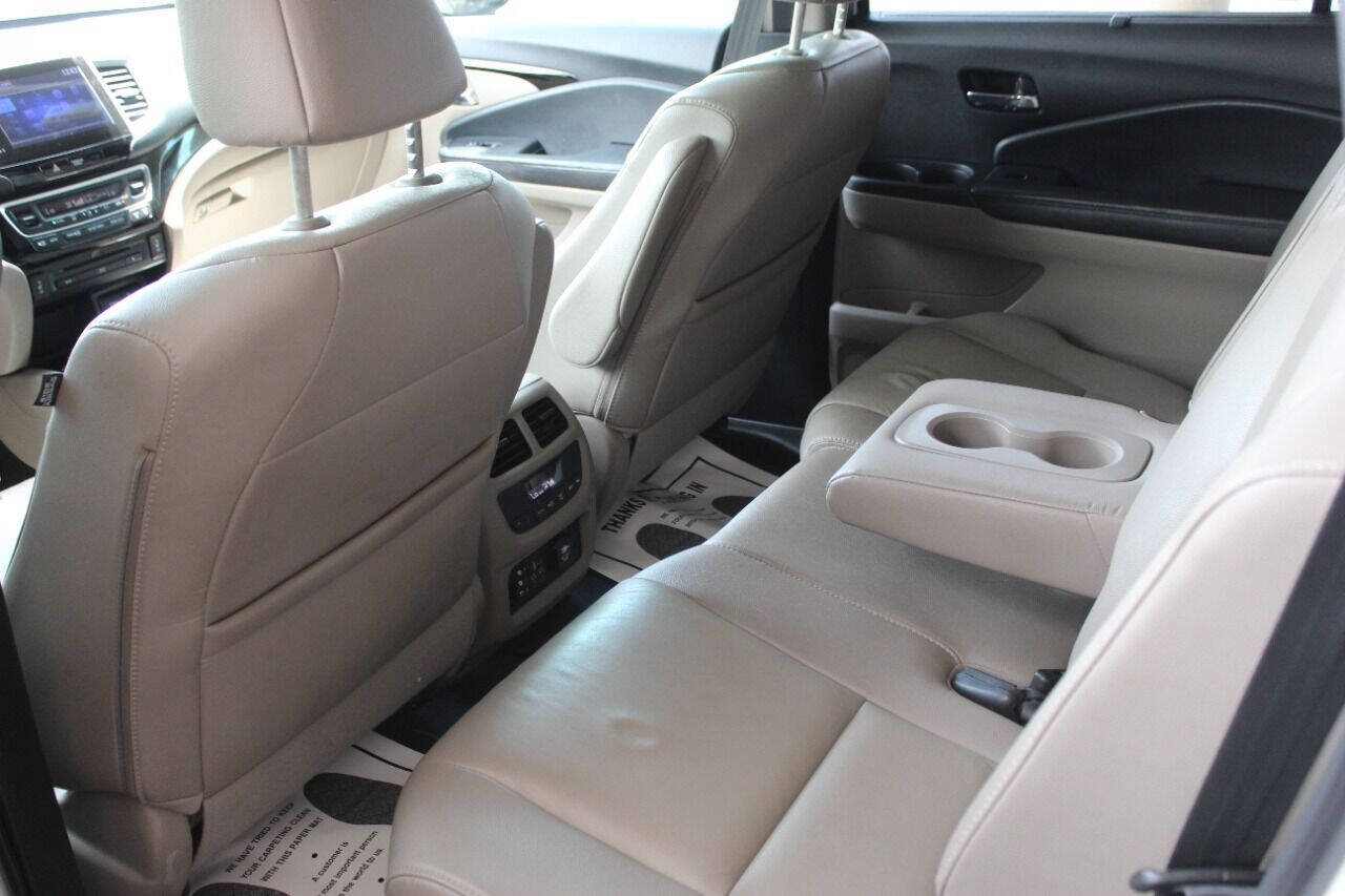 Used 2017 Honda Pilot Touring image 16