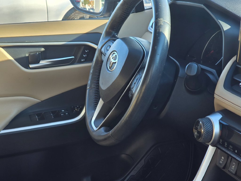 Used 2019 Toyota RAV4 XLE Premium w/ Cold Weather Package AWD/4WD image 17