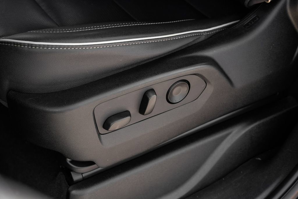 Used 2024 Chevrolet Suburban Premier image 29