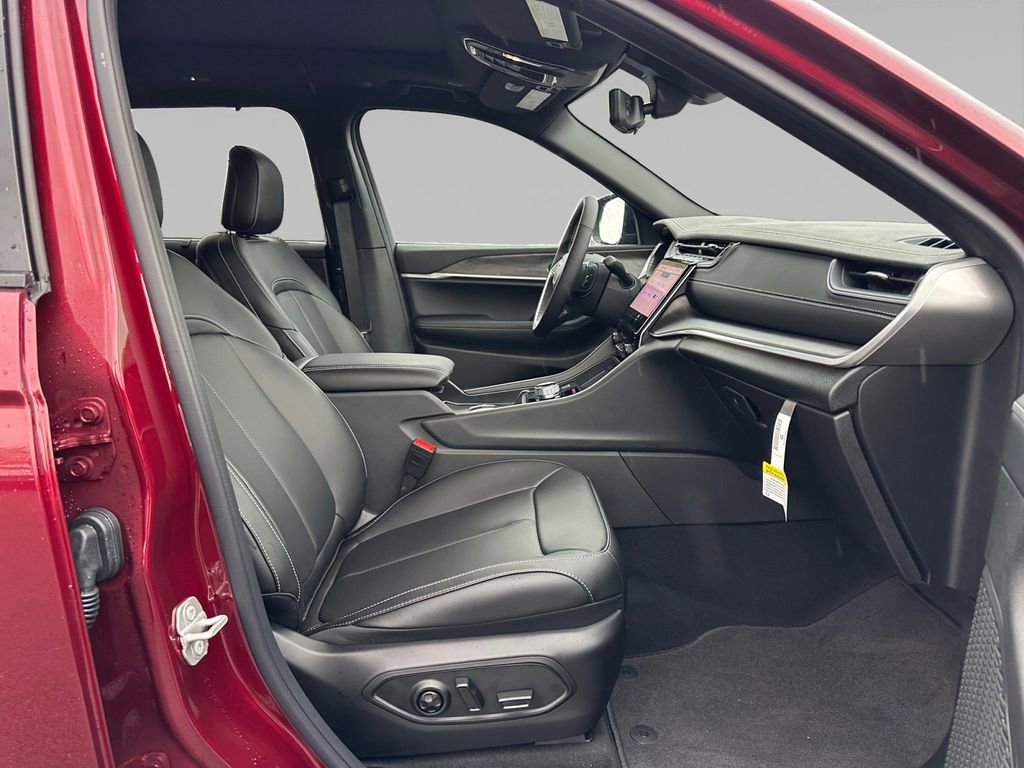 New 2025 Jeep Grand Cherokee L Limited w/ Luxury Tech Group II image 18