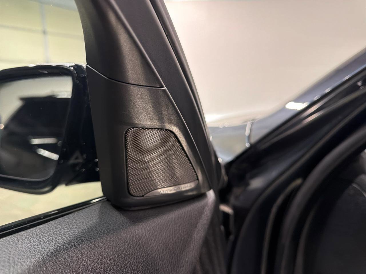 Used 2016 BMW M5 RWD image 23