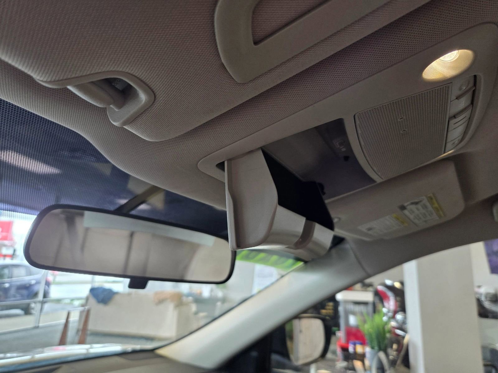 Used 2017 Nissan Rogue SV w/ SV Premium Package image 34