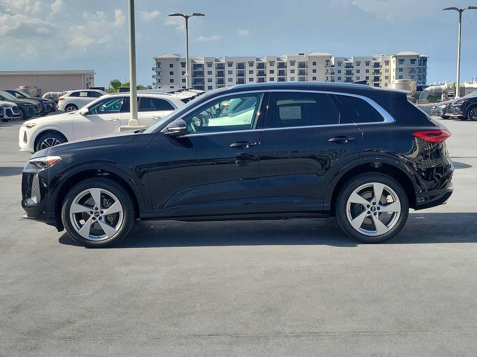 Certified 2025 Audi Q5 Premium Plus w/ Premium Plus AWD/4WD image 3