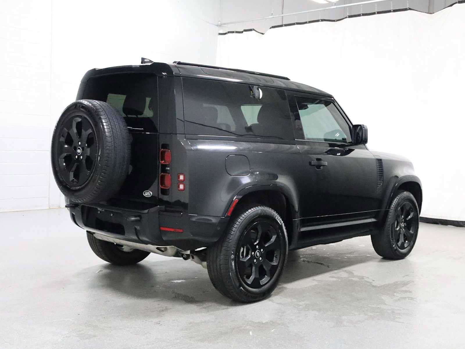 Used 2023 Land Rover Defender 90 X-Dynamic SE AWD/4WD image 9