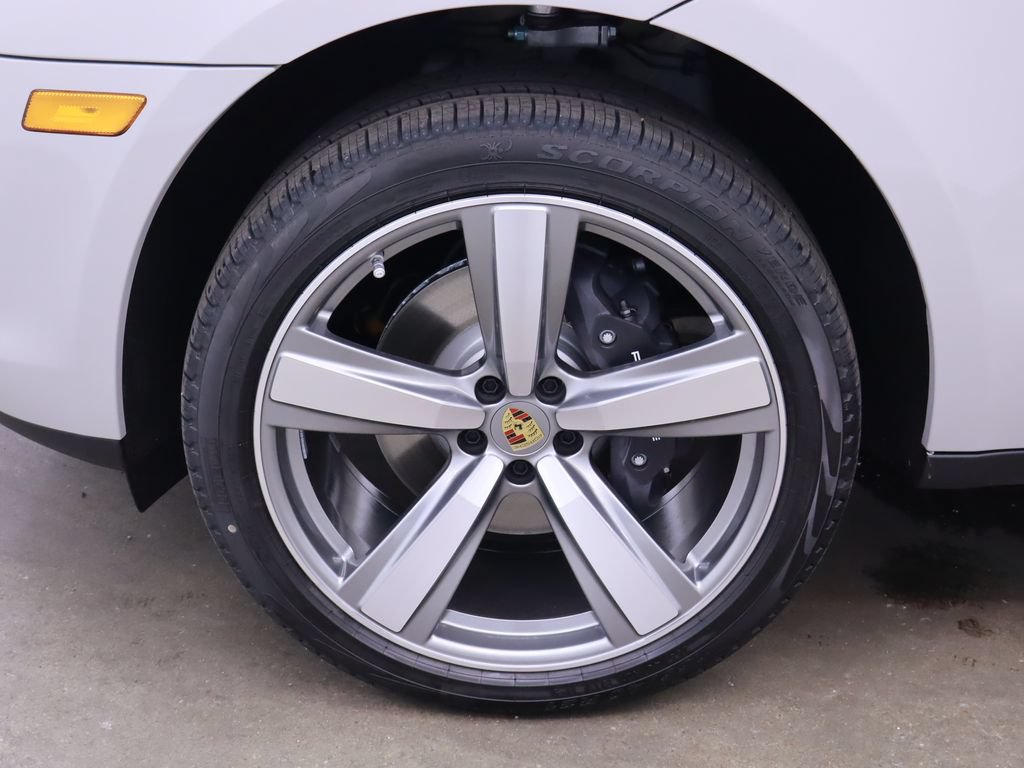 Certified 2025 Porsche Macan AWD/4WD image 13