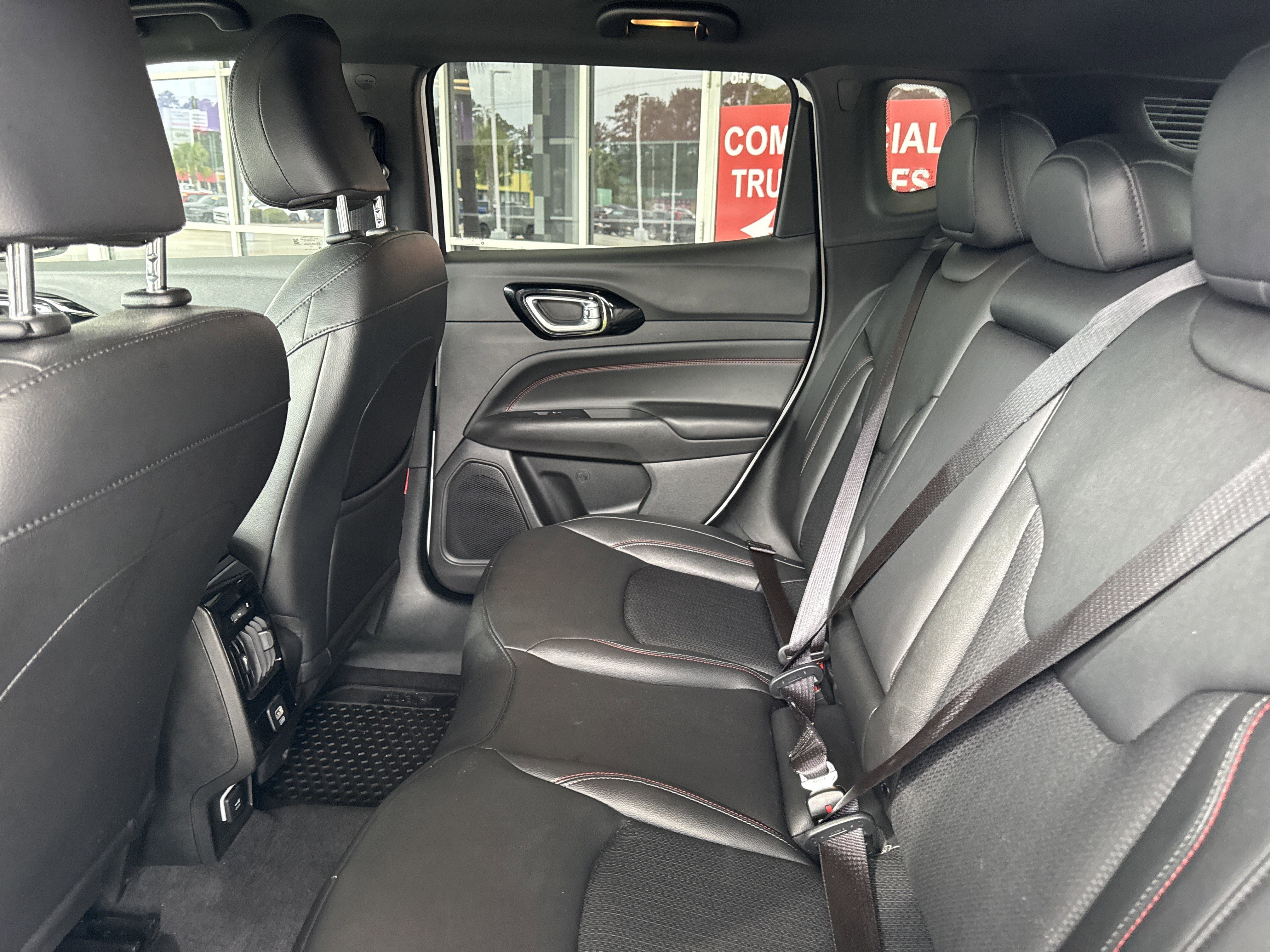 Used 2025 Jeep Compass Trailhawk image 28