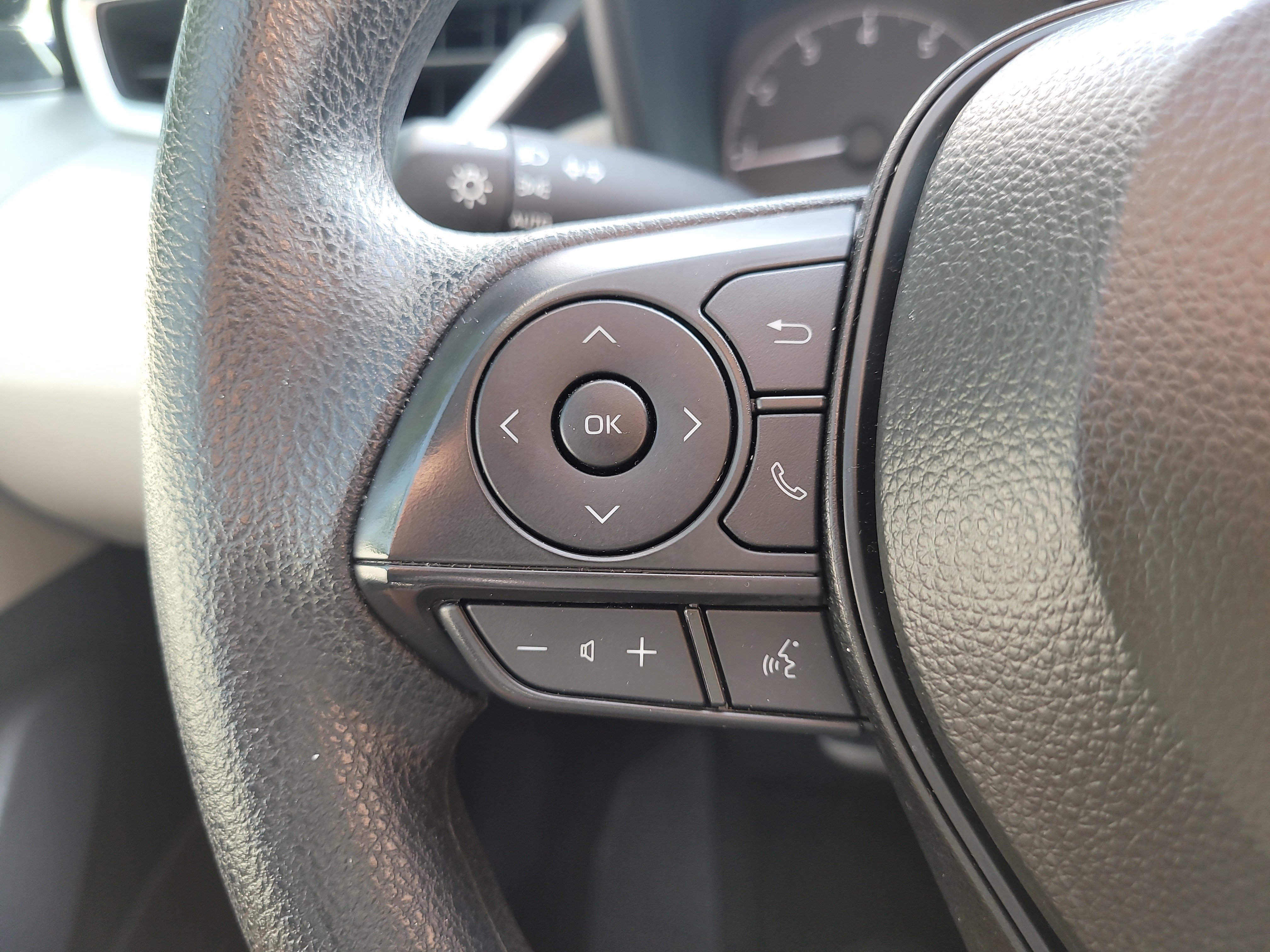 Used 2025 Toyota Corolla LE FWD image 27