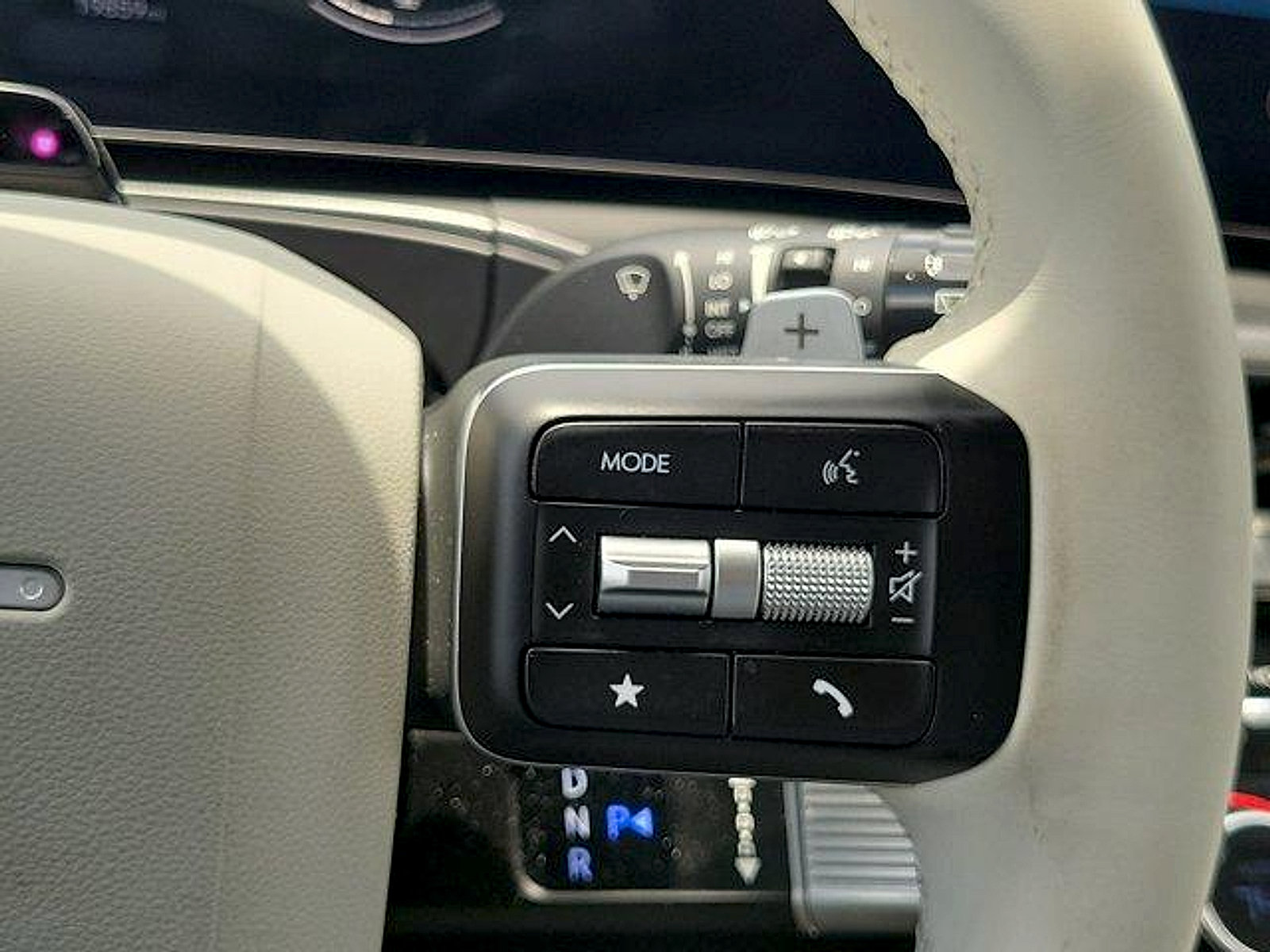 Used 2025 Hyundai Santa Fe SEL FWD image 27
