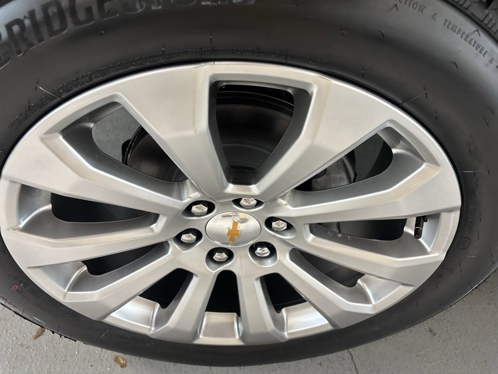 New 2026 Chevrolet Suburban Premier image 8