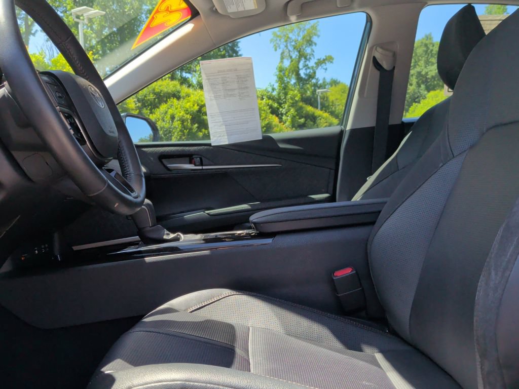 Used 2025 Toyota Camry XLE FWD image 12