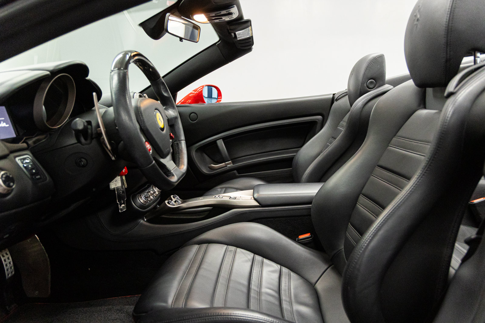 Used 2011 Ferrari California RWD image 41