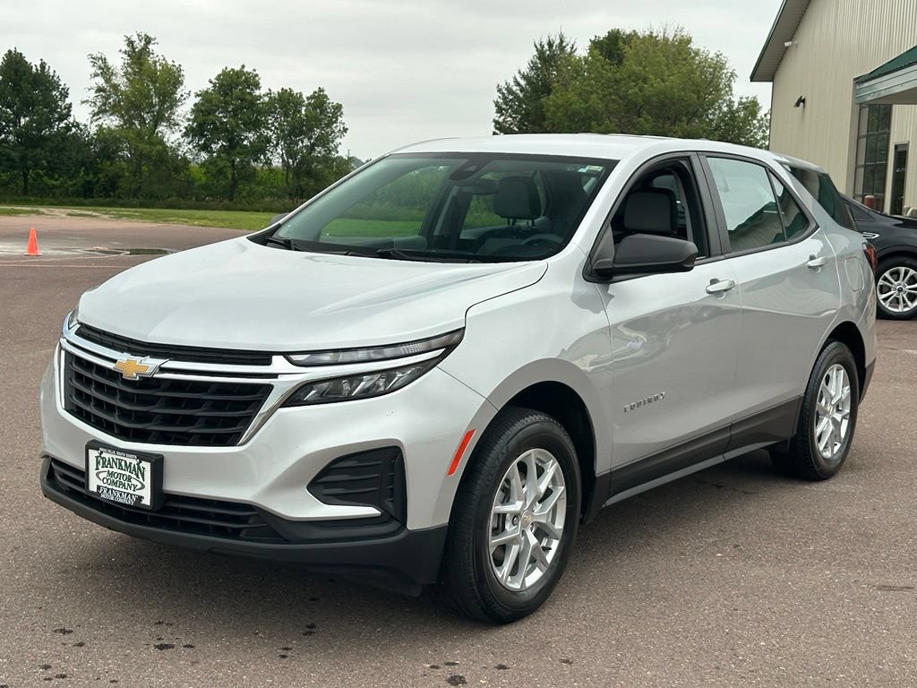 Used 2022 Chevrolet Equinox LS AWD/4WD image 4