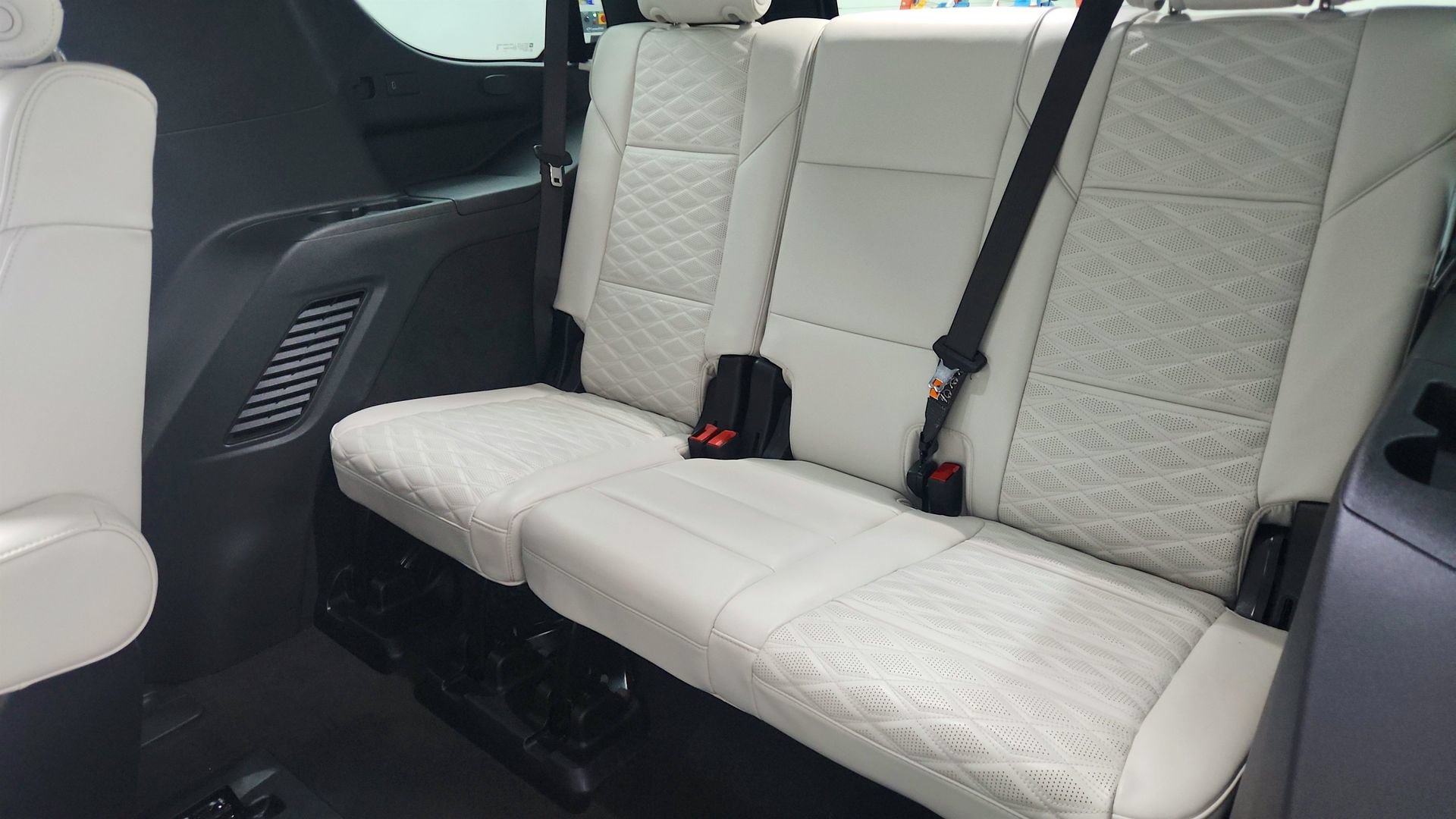 Certified 2025 Cadillac Escalade Sport Platinum w/ LPO, Floor Liner Package AWD/4WD image 23
