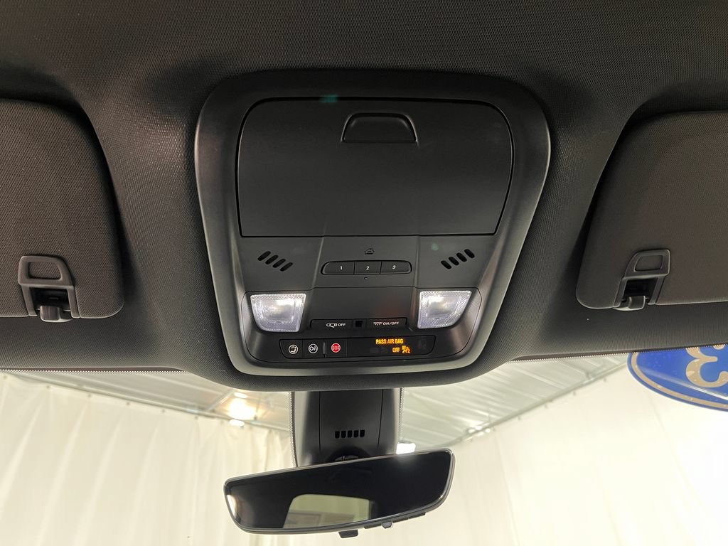 Used 2023 Buick Enclave Essence AWD/4WD image 39