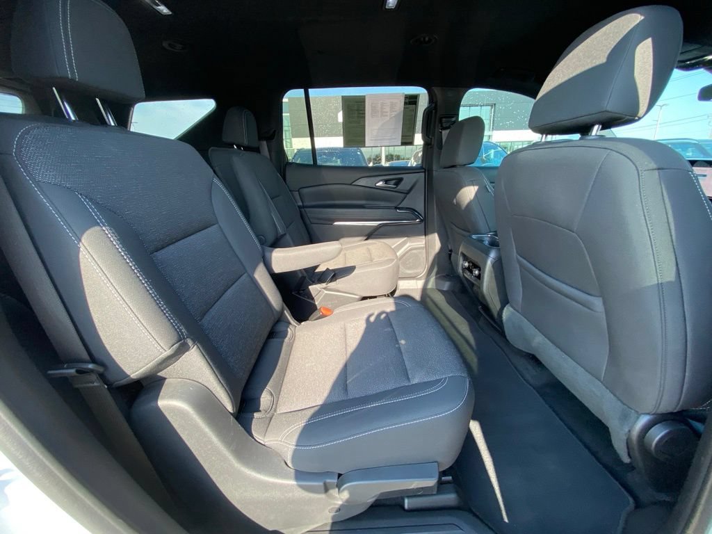 Used 2024 Chevrolet Traverse LT FWD image 28