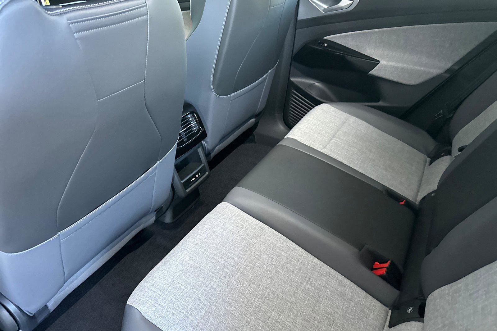 New 2025 Volkswagen ID.4 Pro image 11