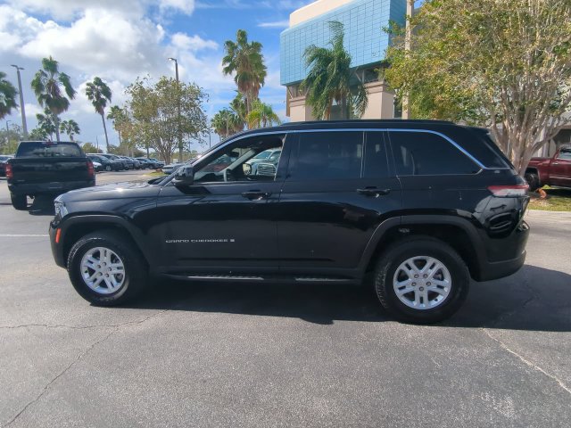 Used 2025 Jeep Grand Cherokee Laredo w/ Luxury Tech Group I RWD image 7
