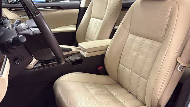 Used 2016 Lexus ES 350 w/ Luxury Package w/Wood Trim FWD image 25