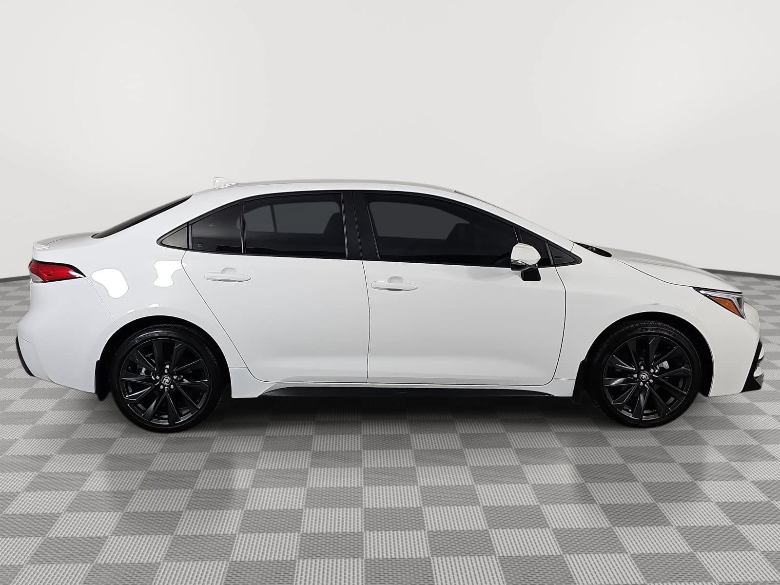 Used 2024 Toyota Corolla SE FWD image 9