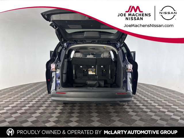 Used 2025 Toyota Sienna LE image 15