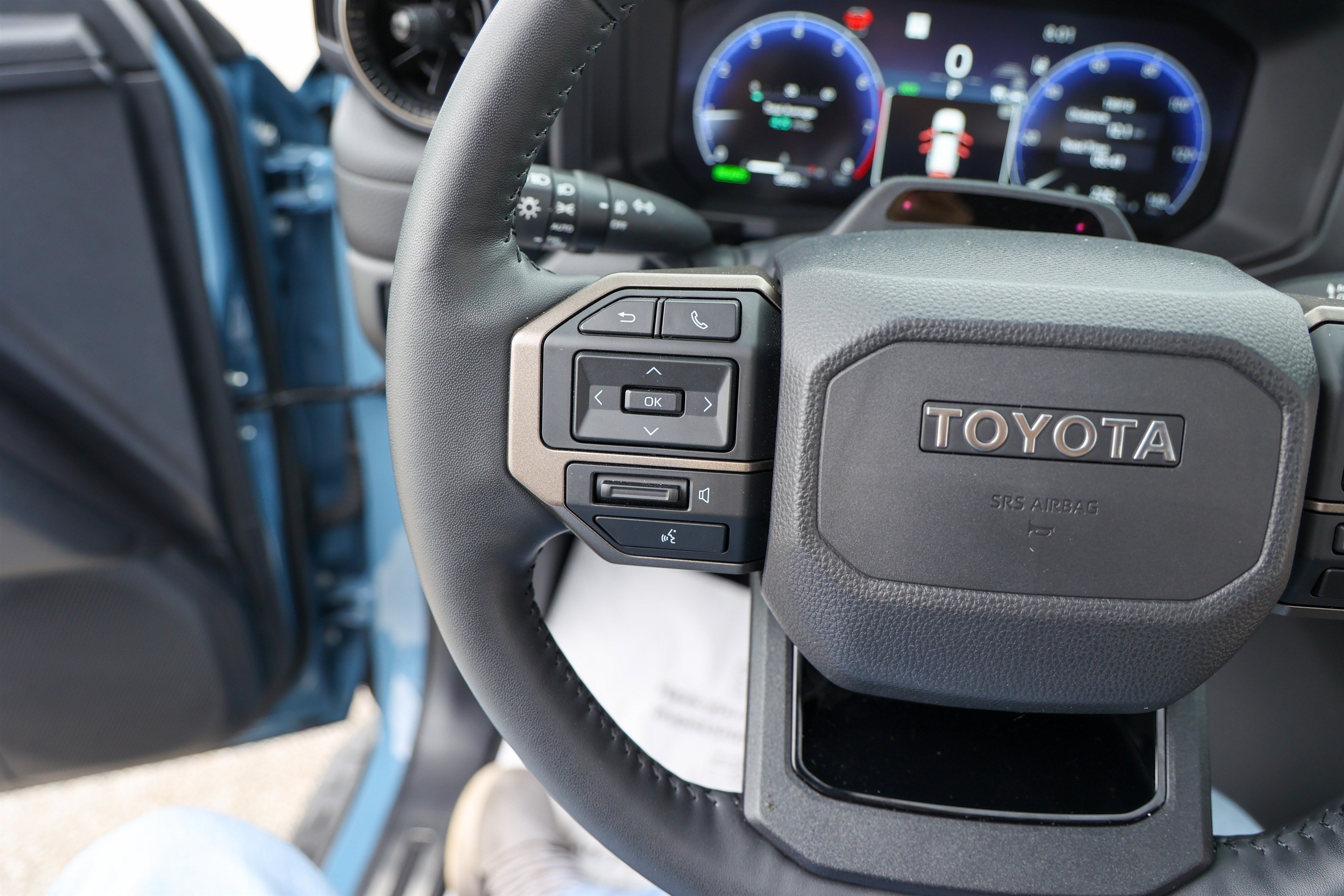 Used 2025 Toyota Land Cruiser w/ Premium Package AWD/4WD image 19