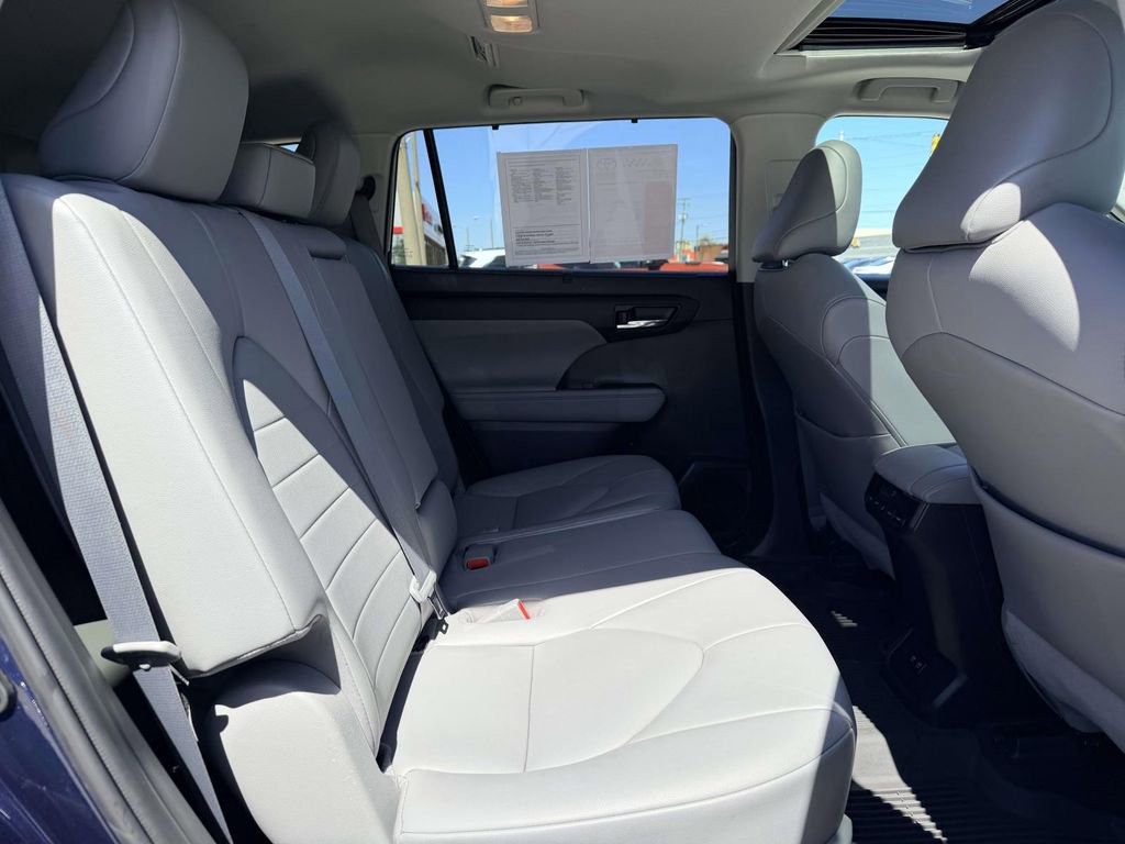 Used 2021 Toyota Highlander XLE image 15