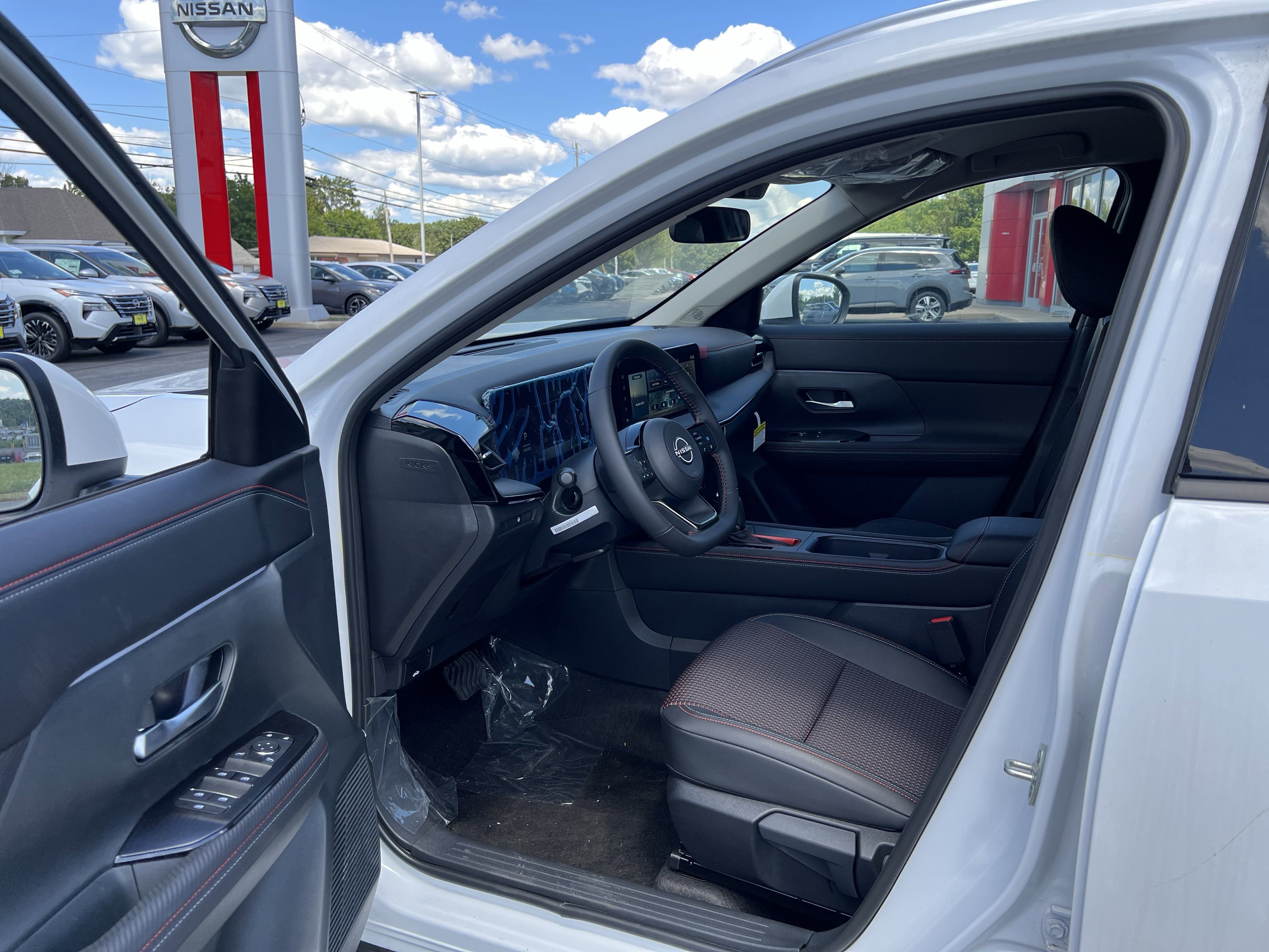 New 2025 Nissan Kicks SR image 4