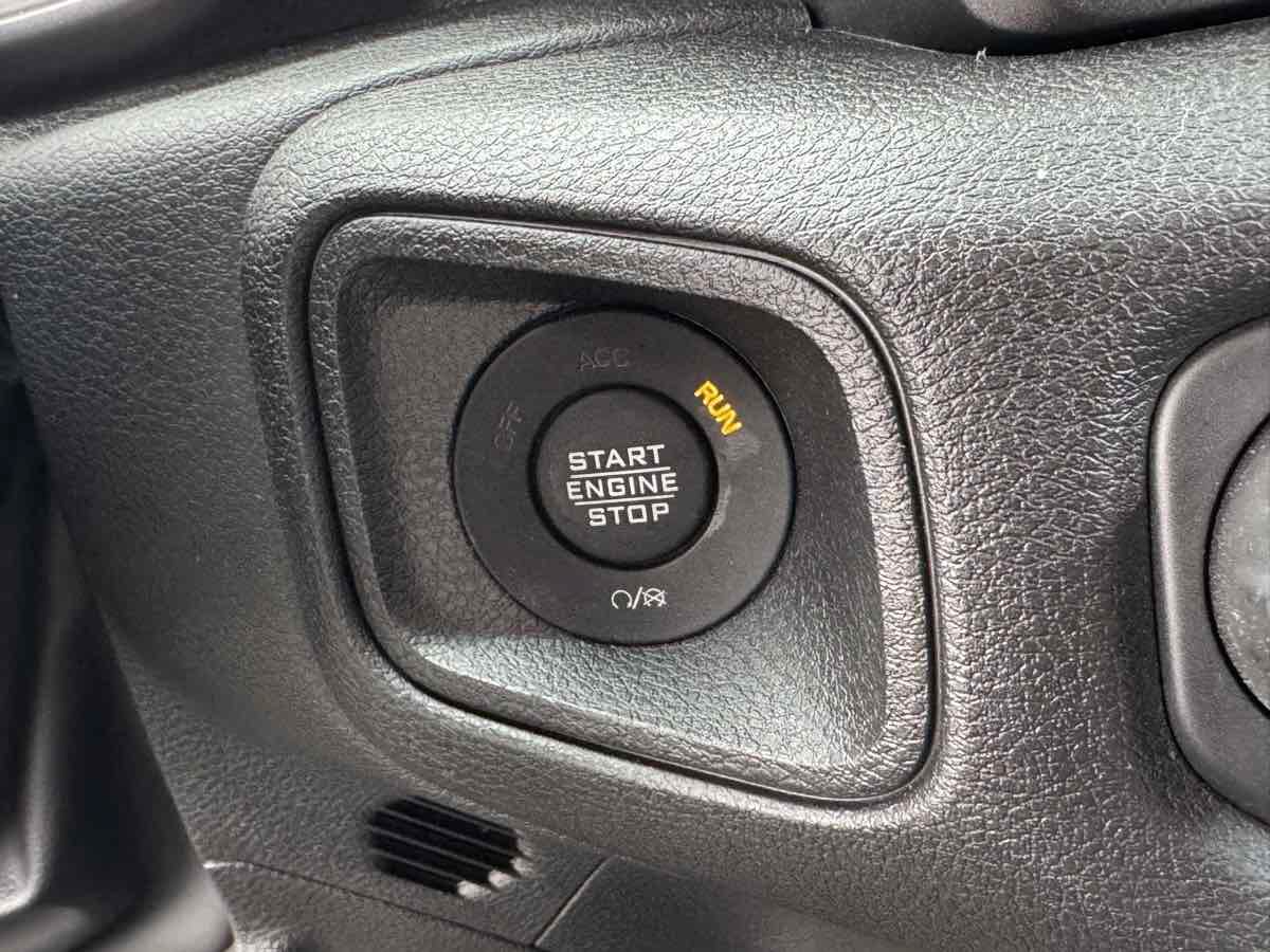 Used 2024 Jeep Wrangler Unlimited AWD/4WD image 36