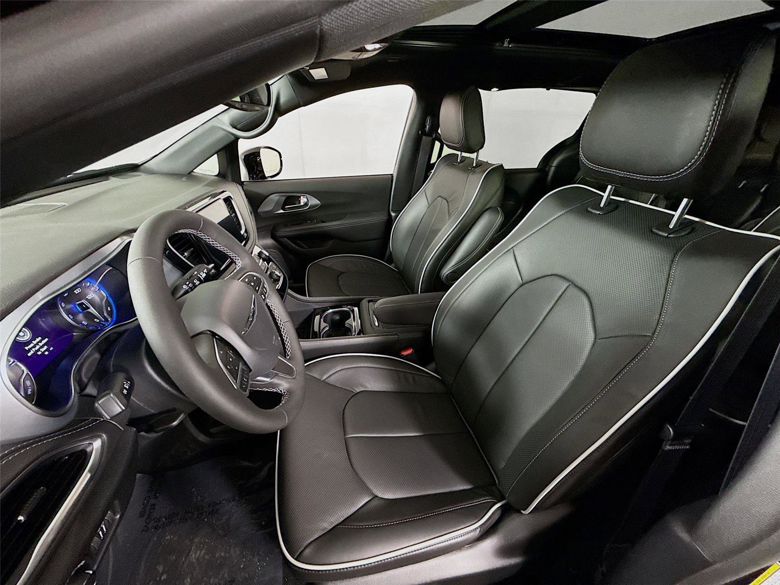 New 2026 Chrysler Pacifica Limited FWD image 16