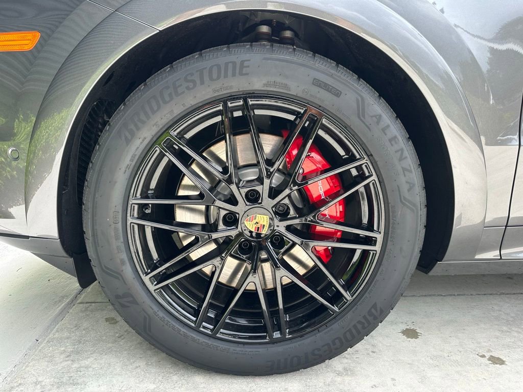 Used 2025 Porsche Cayenne GTS image 43