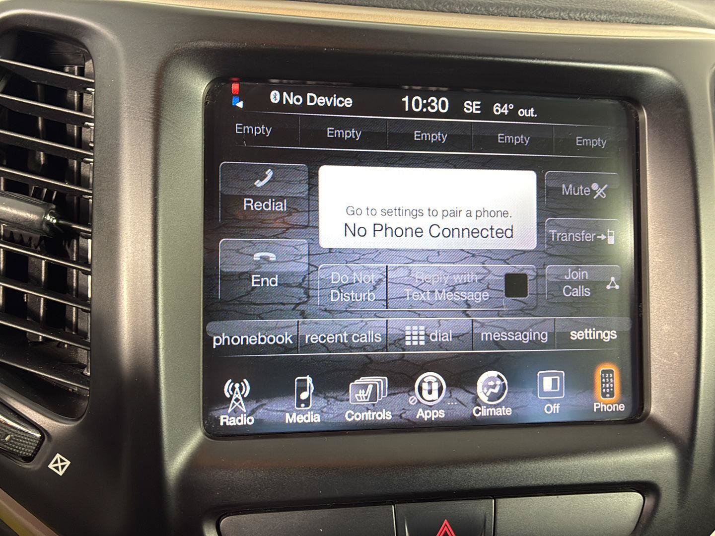 Used 2015 Jeep Cherokee Latitude w/ Cold Weather Group FWD image 32
