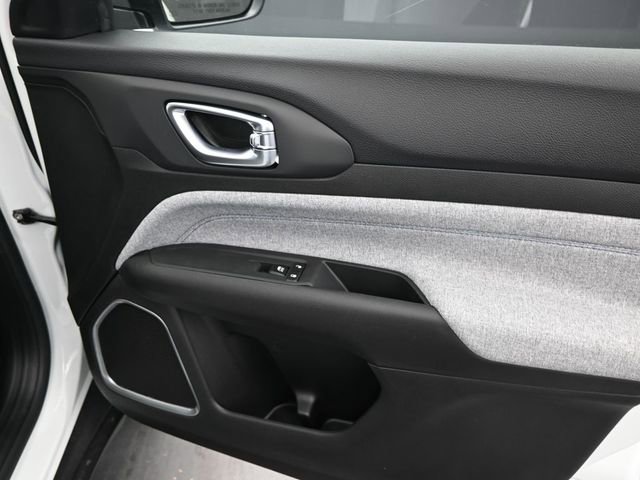 Used 2025 Jeep Compass Sport image 11