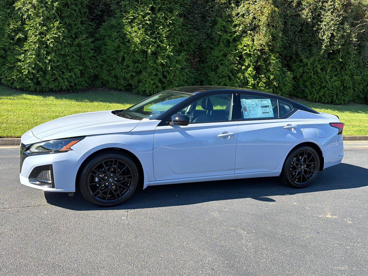 New 2026 Nissan Altima 2.5 SR w/ SR Midnight Edition Package FWD image 3