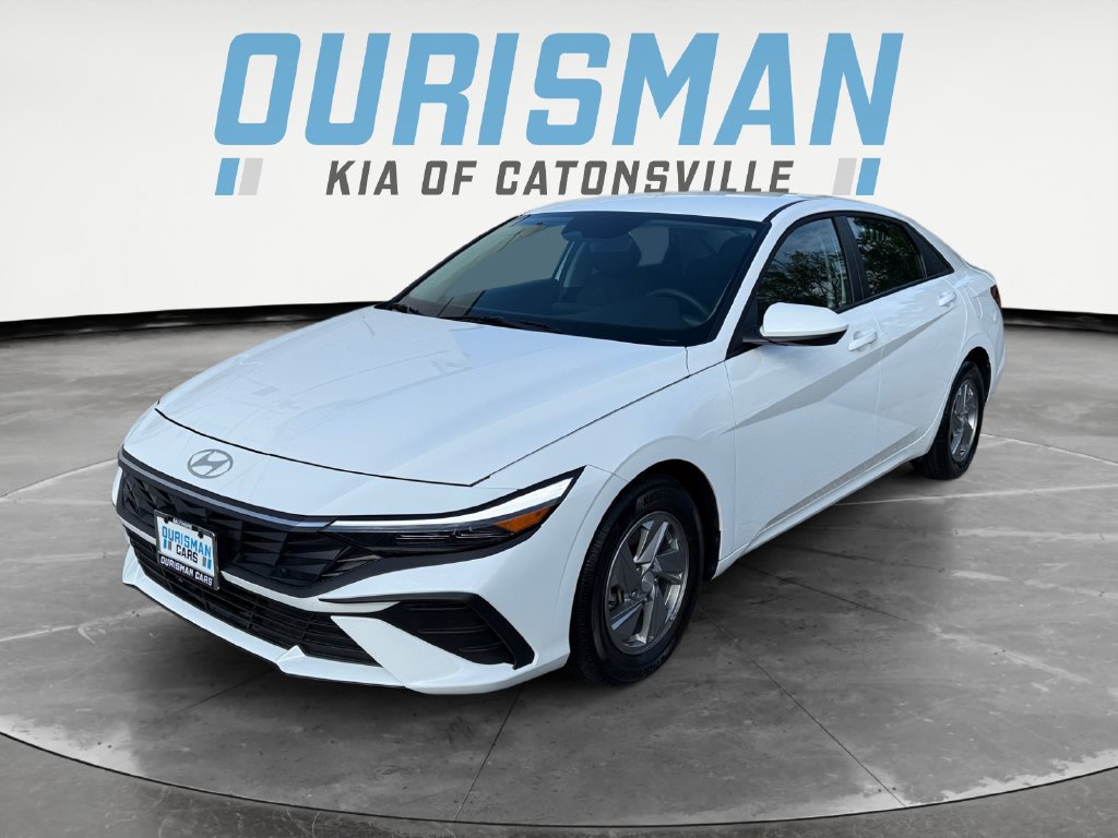 Used 2026 Hyundai Elantra SE w/ Cargo Package FWD image 2