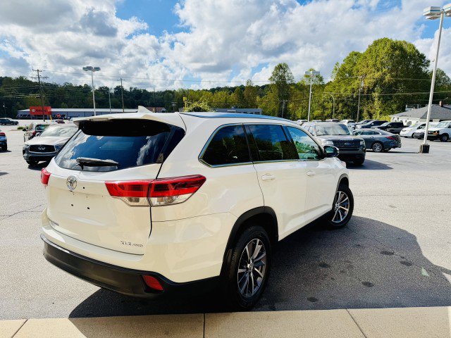 Used 2019 Toyota Highlander XLE image 4