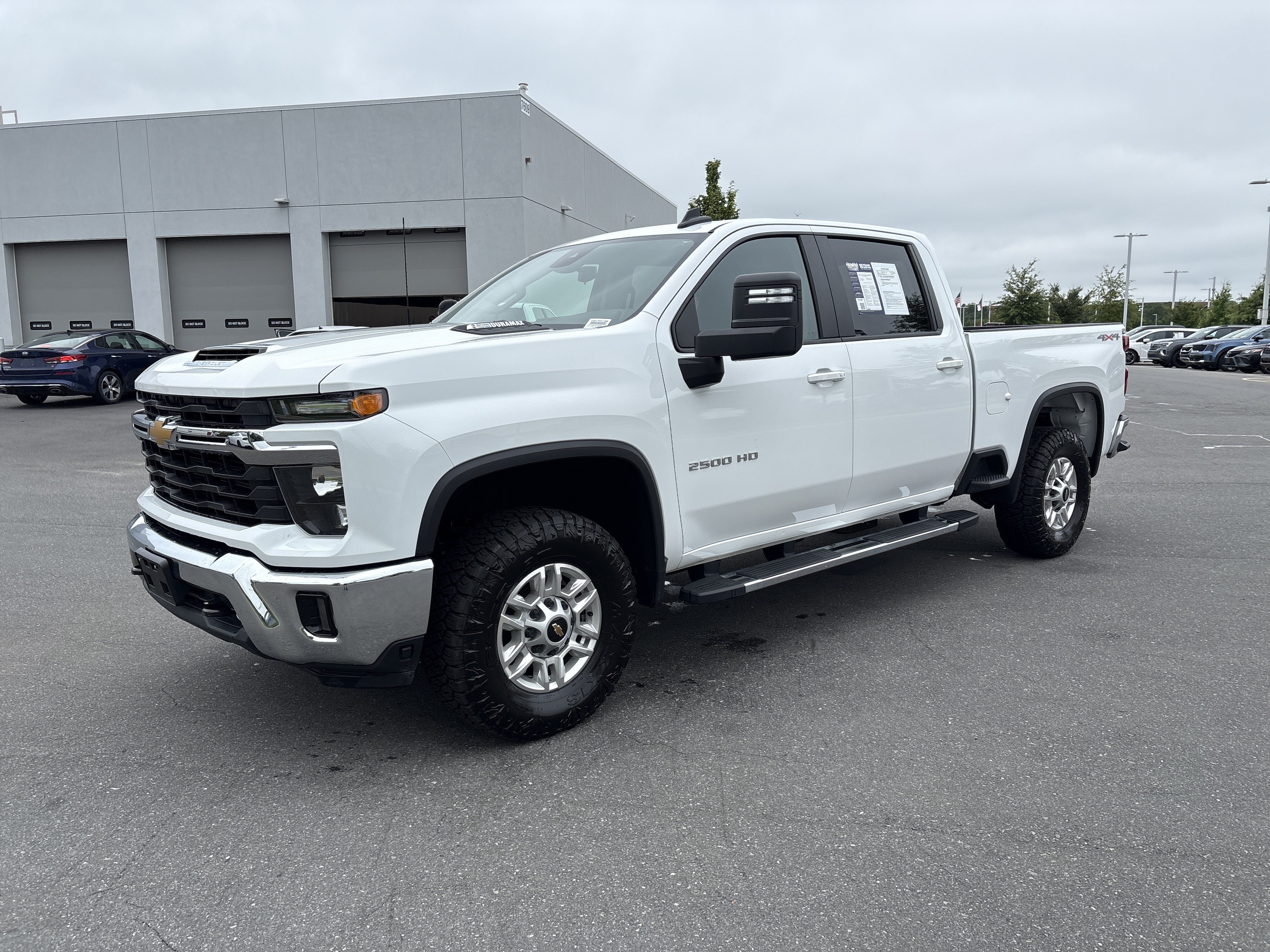 Used 2025 Chevrolet Silverado 2500 LT w/ Convenience Package AWD/4WD image 5