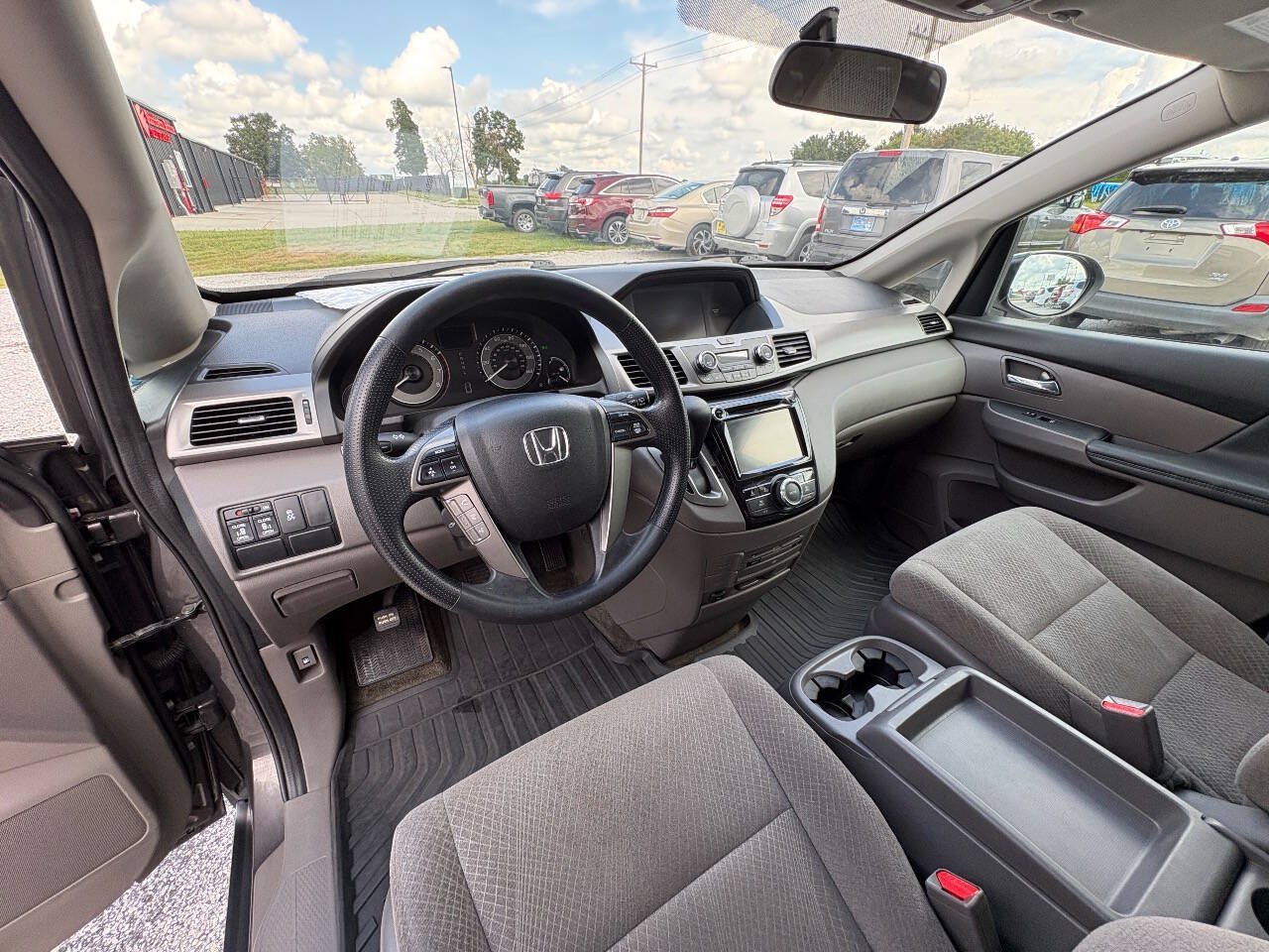 Used 2016 Honda Odyssey SE image 8