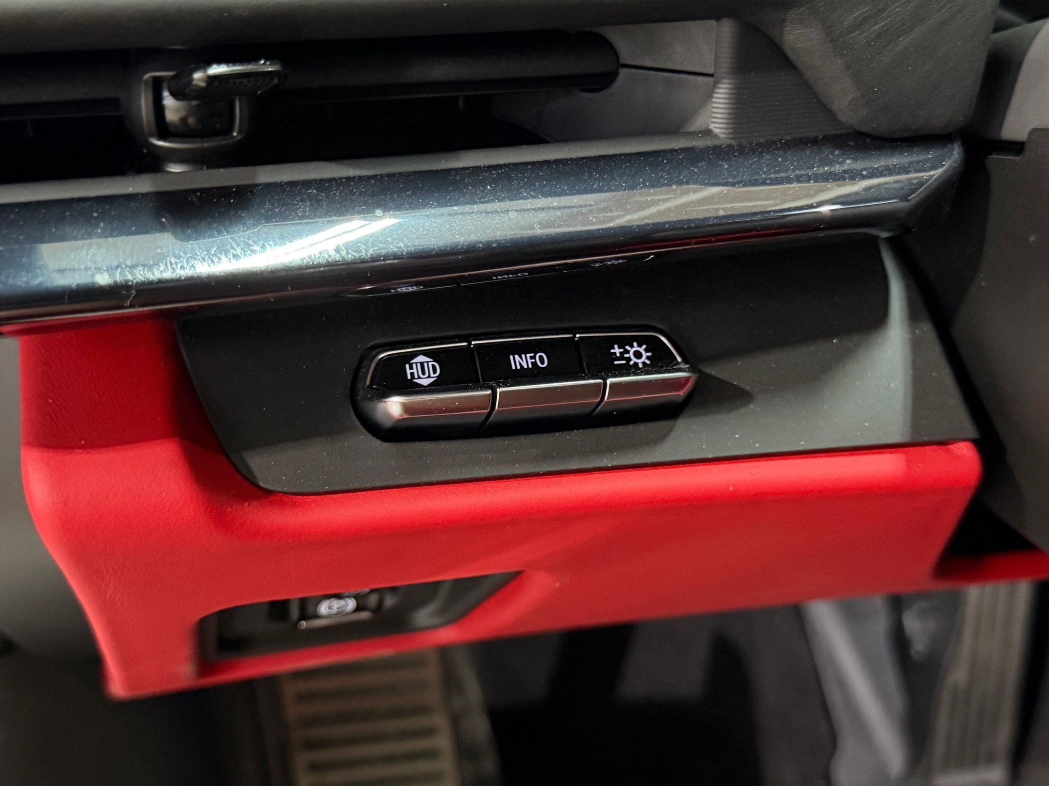 Used 2024 Chevrolet Corvette Stingray Premium Cpe w/ Stealth Interior Trim Package RWD image 17