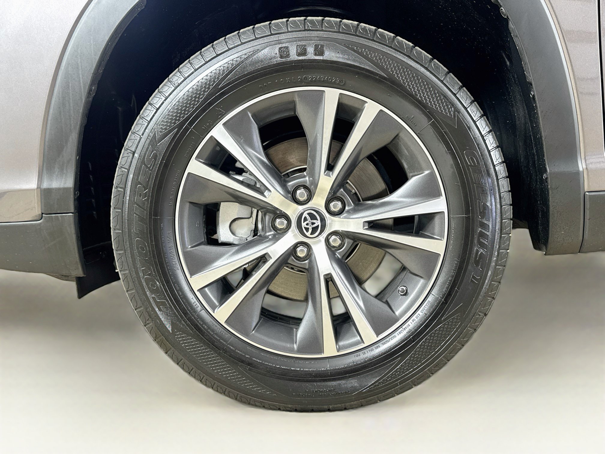 Used 2019 Toyota Highlander LE AWD/4WD image 26