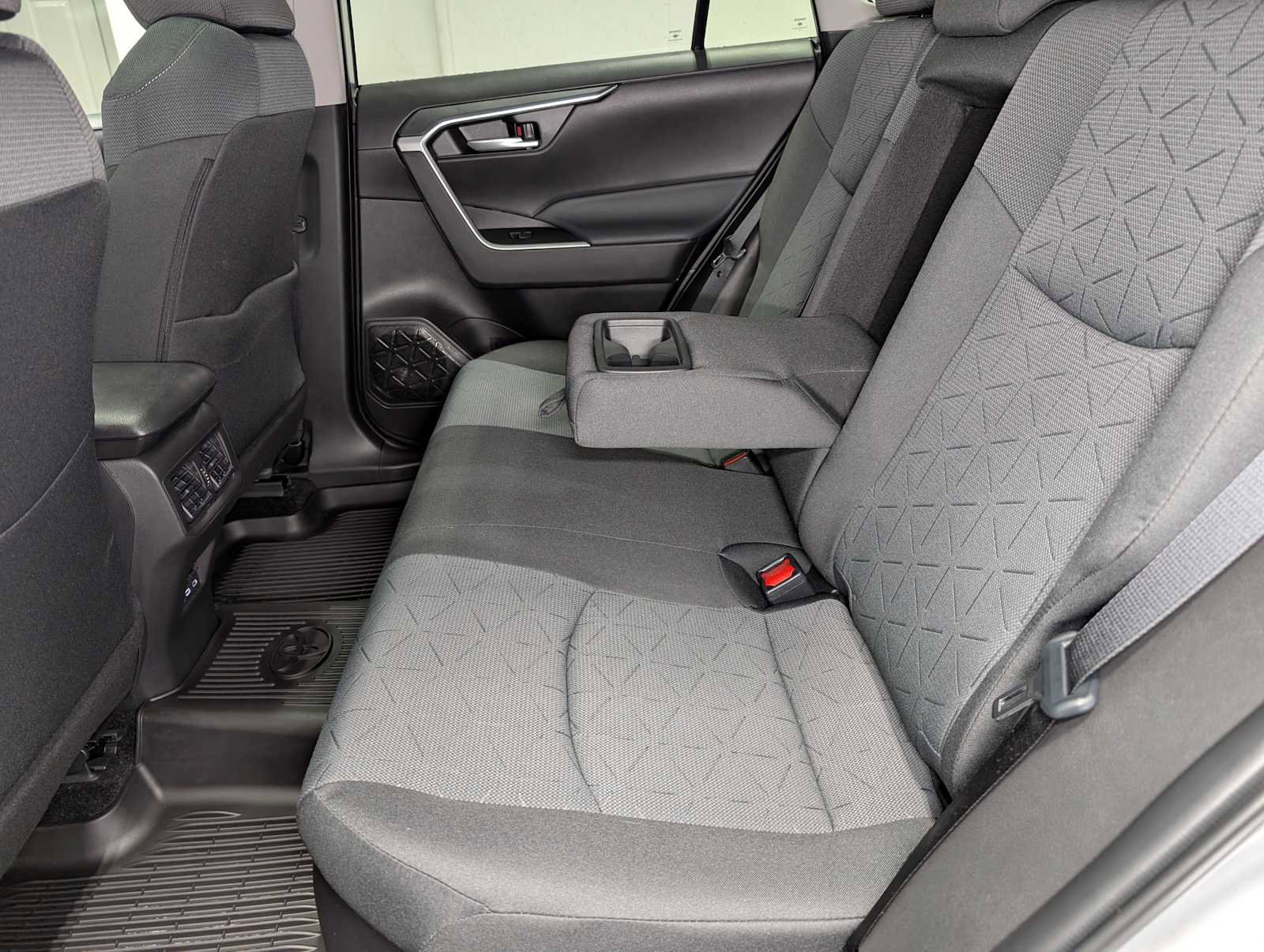 Used 2025 Toyota RAV4 XLE image 23