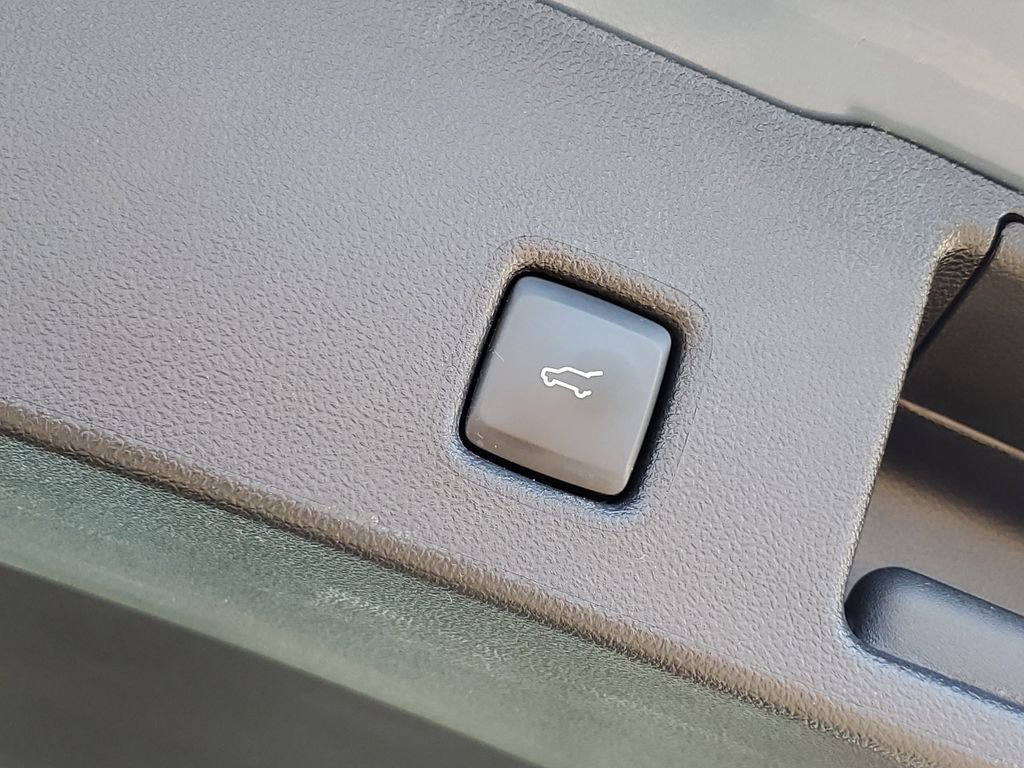 Certified 2025 Ford Escape Platinum image 36