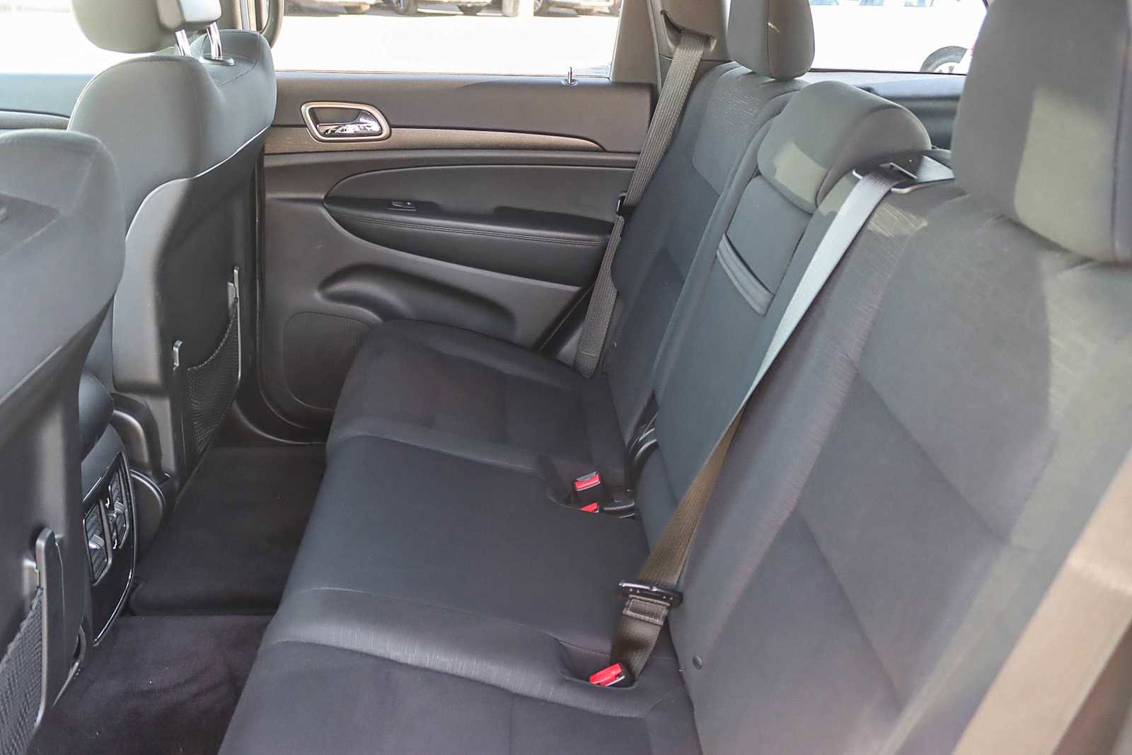 Used 2017 Jeep Grand Cherokee Laredo image 17