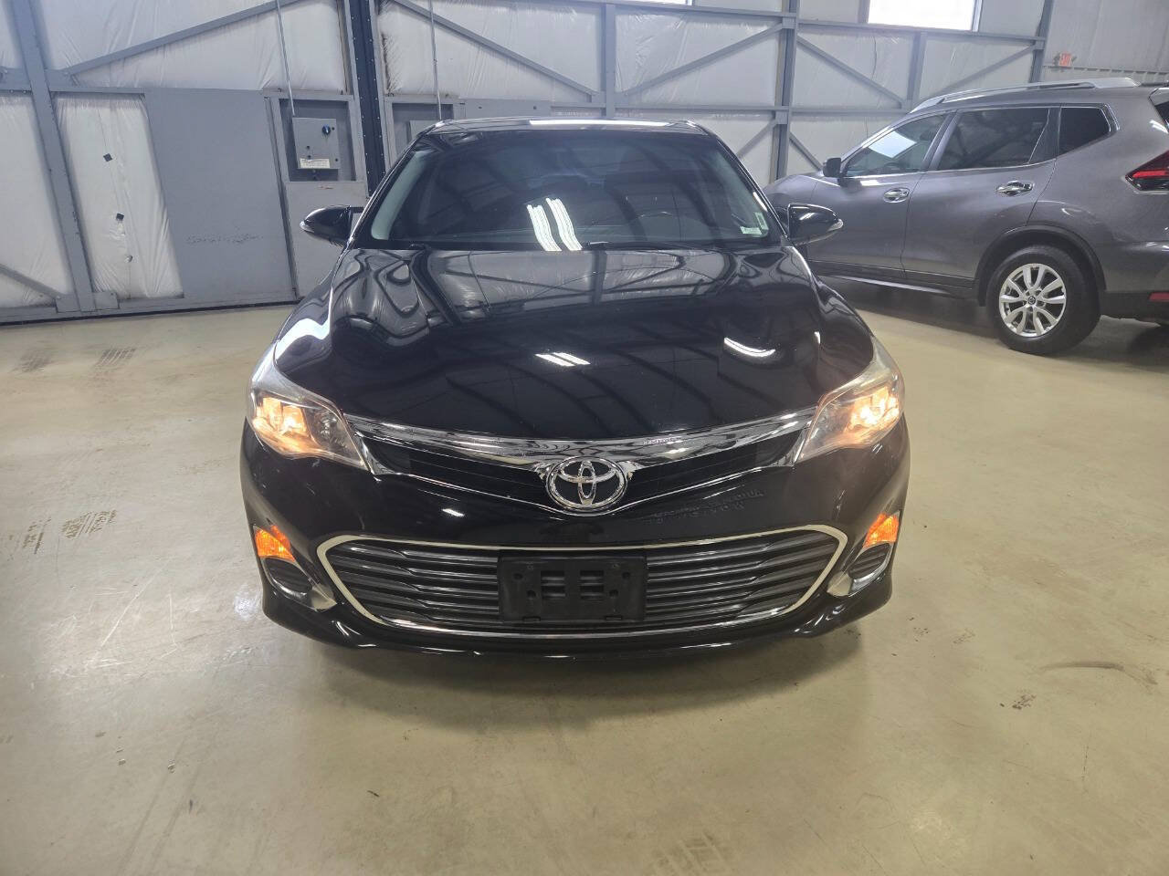 Used 2015 Toyota Avalon XLE FWD image 3