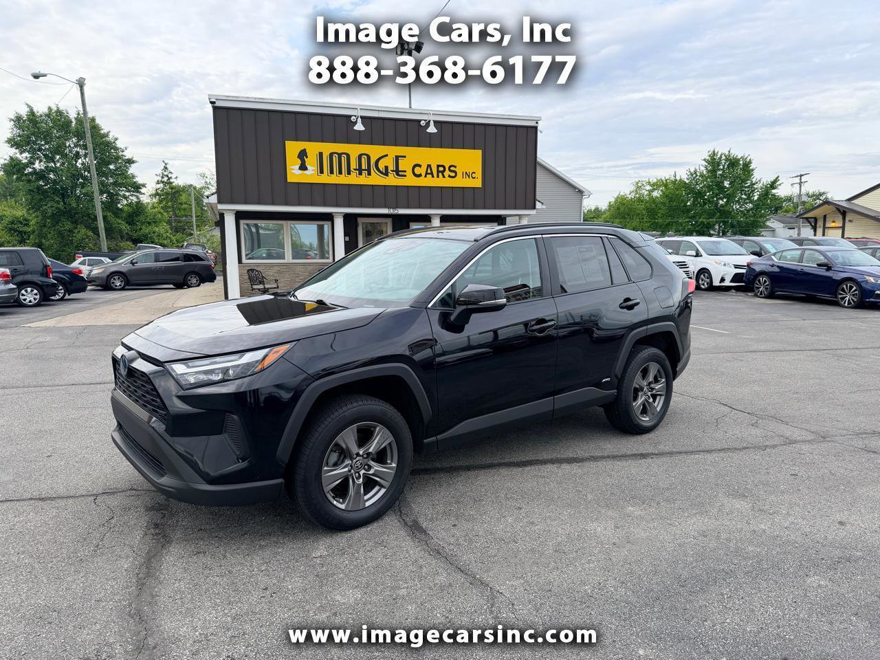 Used 2024 Toyota RAV4 XLE AWD/4WD image 1