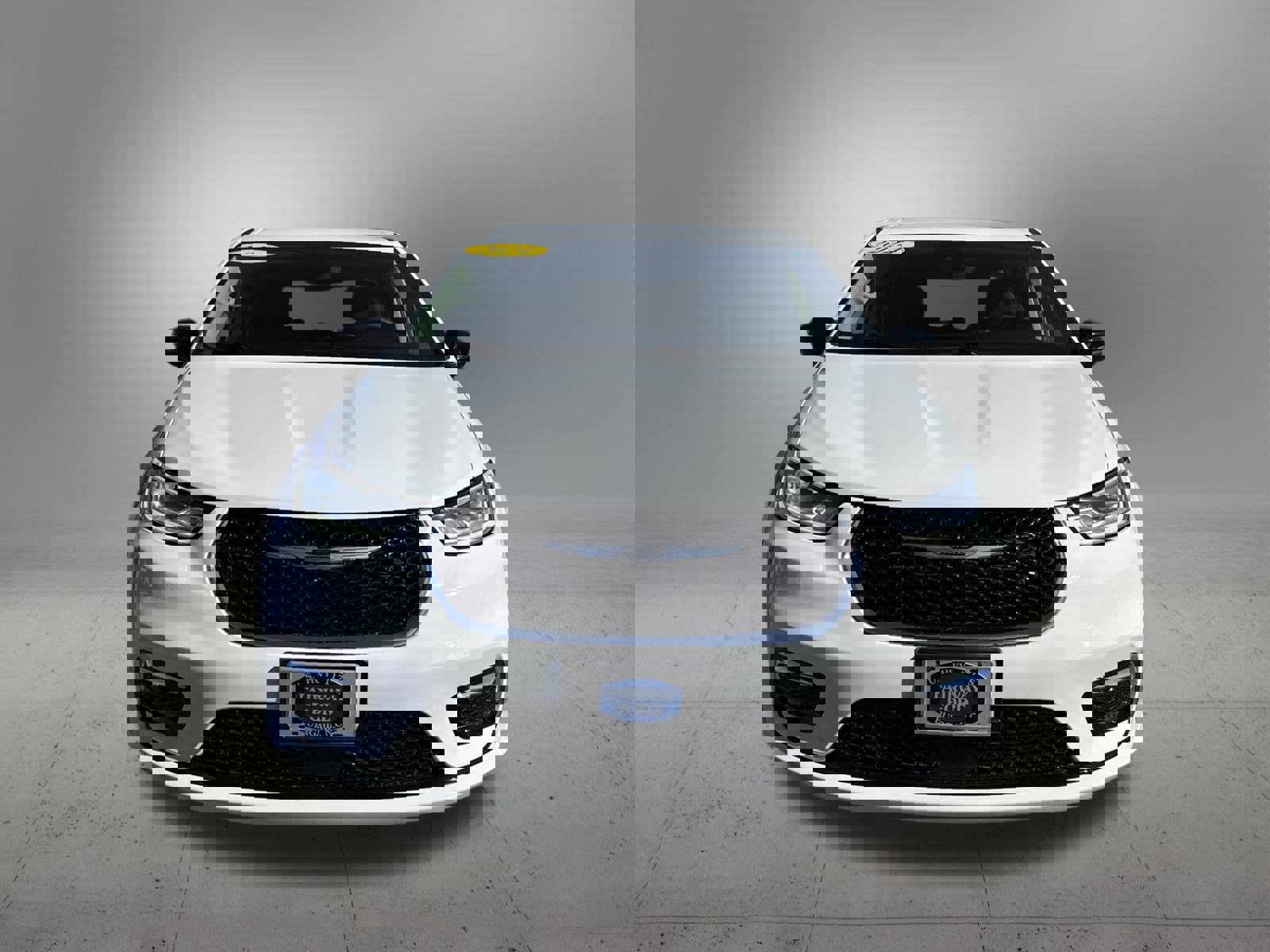 Used 2024 Chrysler Pacifica Touring-L image 7