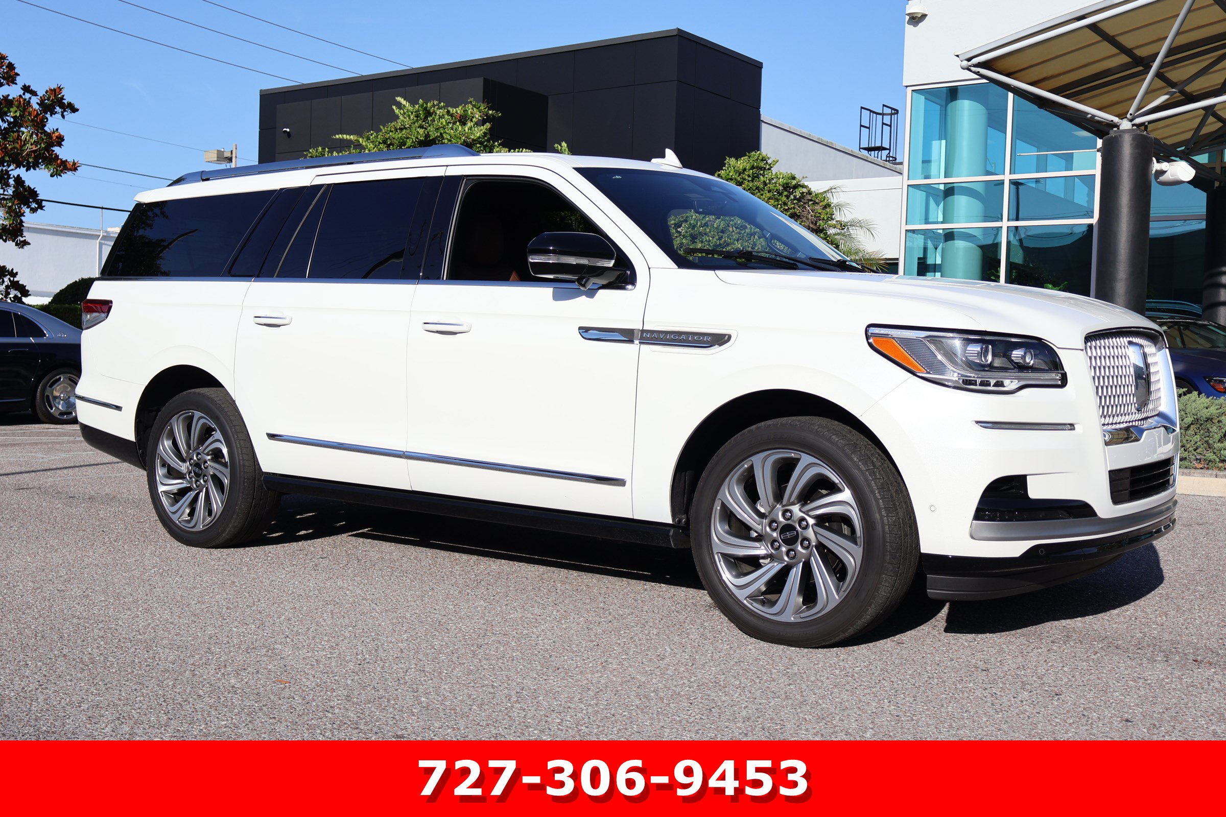 Used 2023 Lincoln Navigator L Reserve RWD image 11