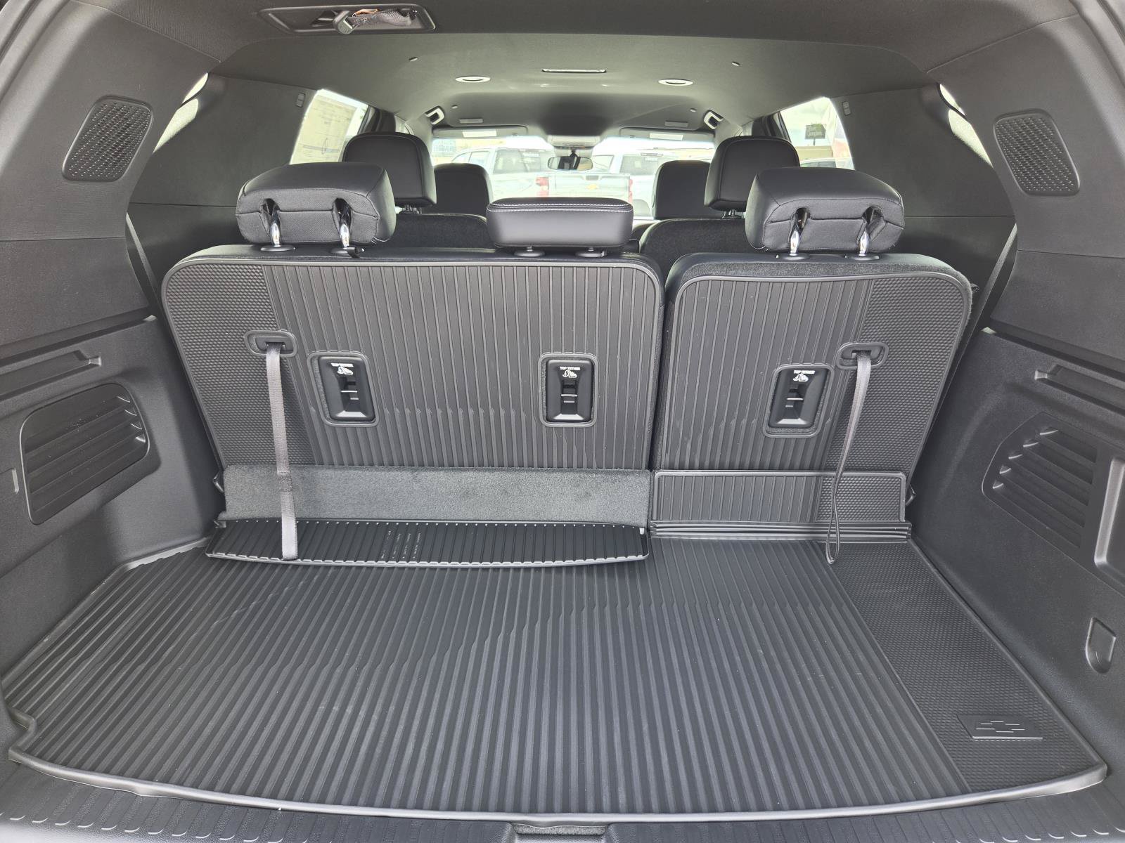 New 2027 Chevrolet Traverse LT w/ Midnight/Sport Edition FWD image 12