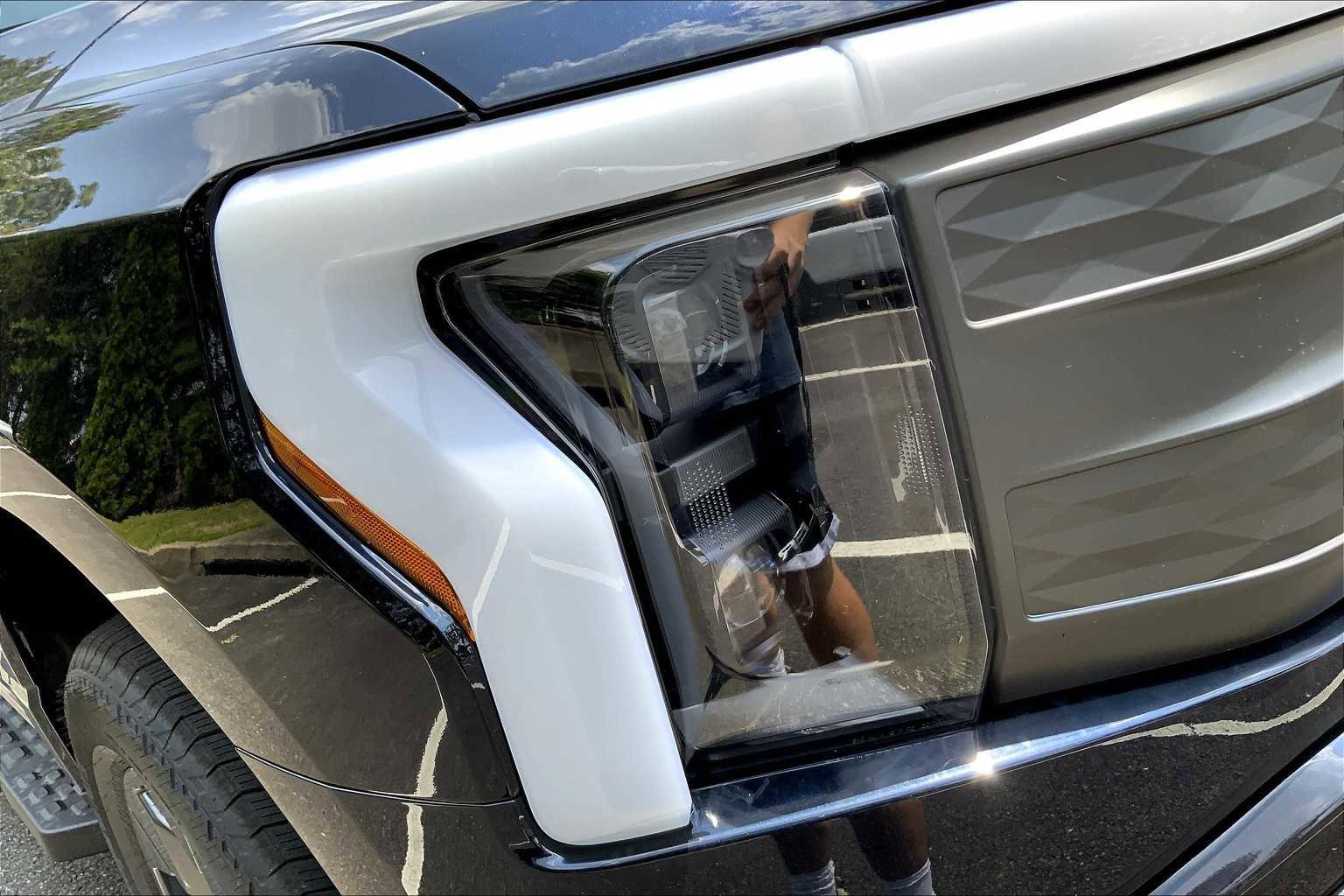 New 2025 Ford F150 Lightning Lariat image 13