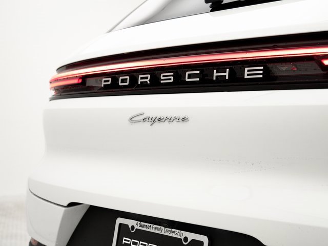 Used 2025 Porsche Cayenne image 30